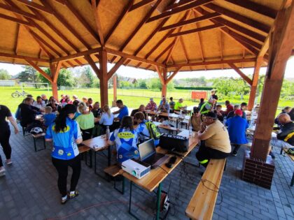 Trytonki na mecie w Przełeku - Rowerowe Pierwiośnie.